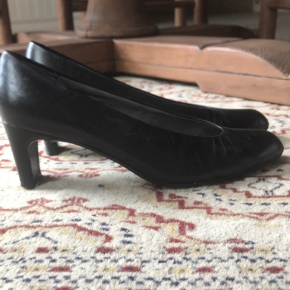 Stuart Weitzman chic pumps - Picture 5 of 6